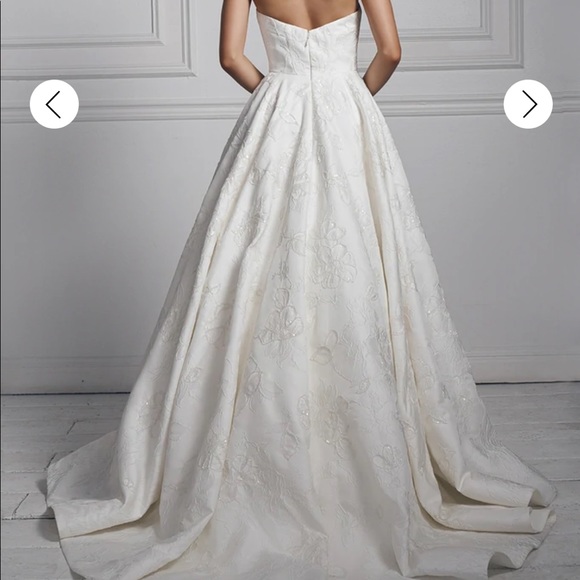 Anne Barge Dream Weaver Wedding Gown - Picture 5 of 10